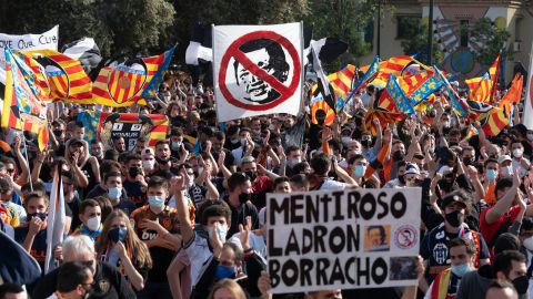 Manifestaciones en contra de la gestión de Peter Lim en marzo de 2021.