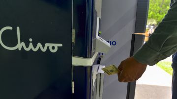 Salvadoreños denuncias "fraude" con la billetera Chivo.