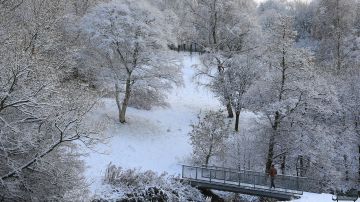 Tormenta invernal deja a 30,000 personas a oscuras en Inglaterra y Escocia