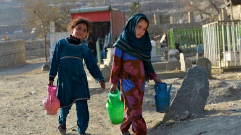 Dos pequeñitas afganas en Kabul.