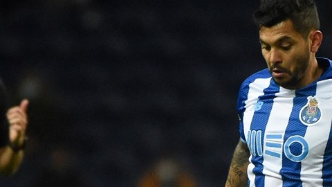 'Tecatito' finalizaría contrato en 2022 con el FC Porto.