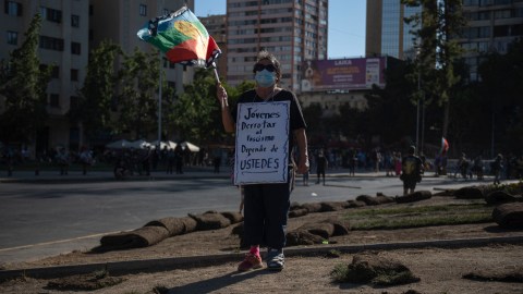 Convulso, Chile elige entre dos polos a su próximo presidente.