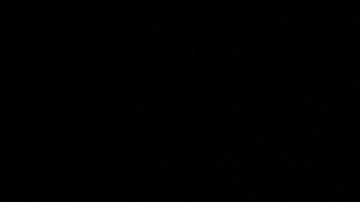 Maximillien Aguttes, director de desarrollo de la casa de subastas Aguttes, presenta una pantalla que muestra un teléfono con el primer SMS del mundo.