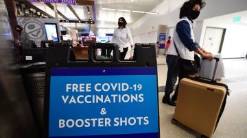 Vacunas COVID-19 en LAX