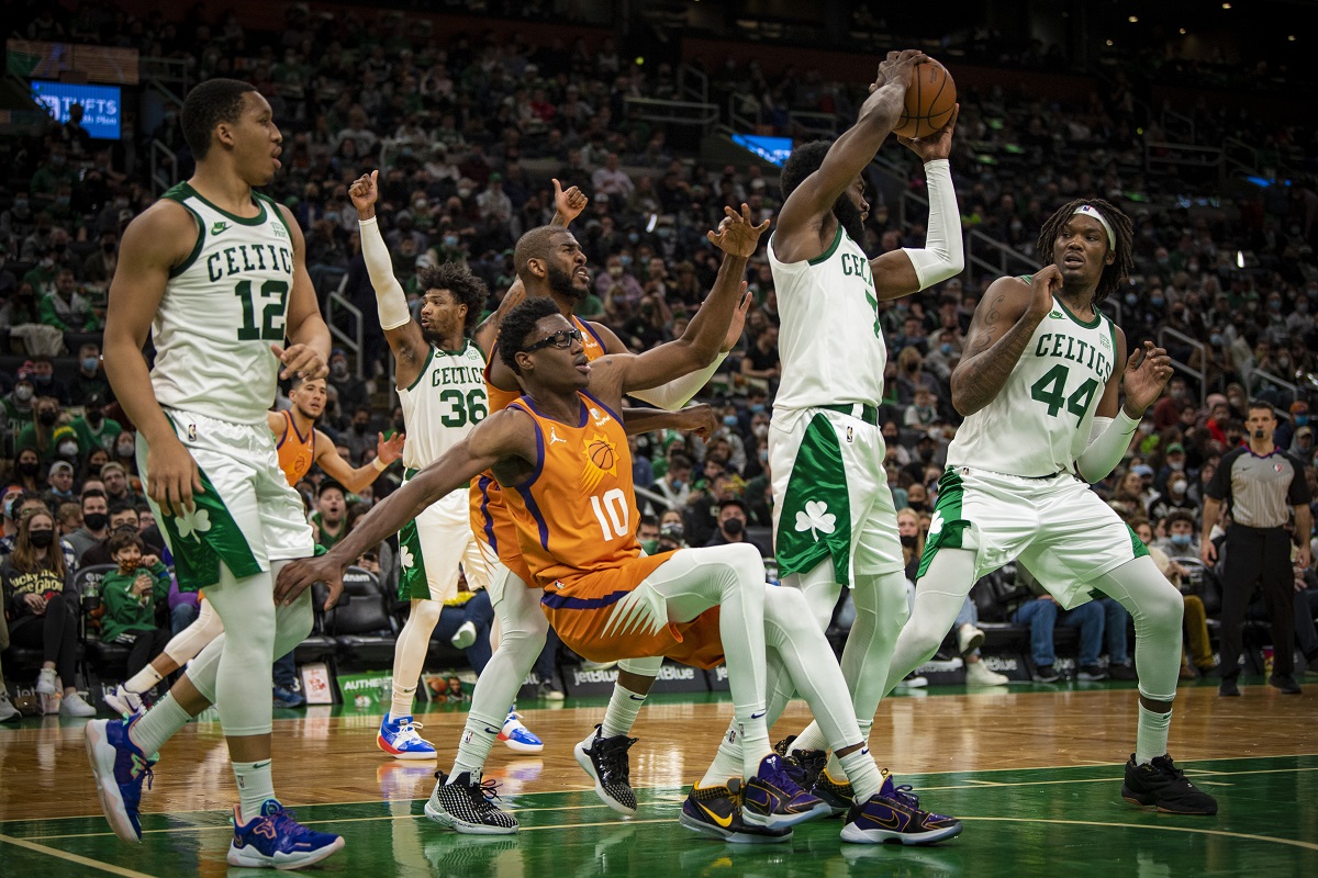 Celtics easily dominate Suns with Booker off
