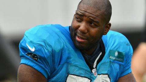 Russell Okung, jugador de los Carolina Panthers.
