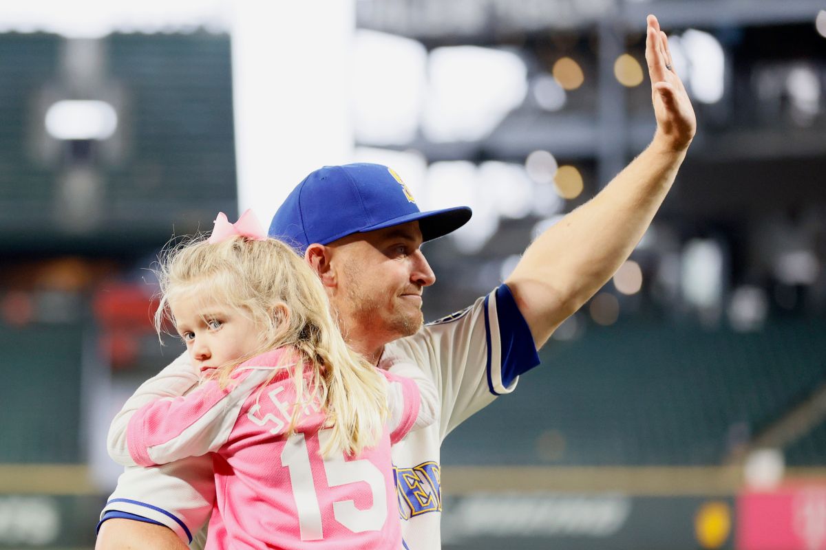 Kyle Seager en su último juego con los Marineros de Seattle de la temporada 2021.