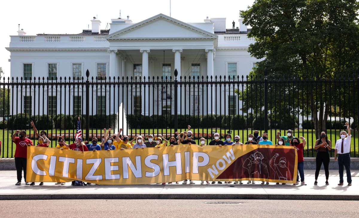 Immigrants and activists demand a path to citizenship before the White House