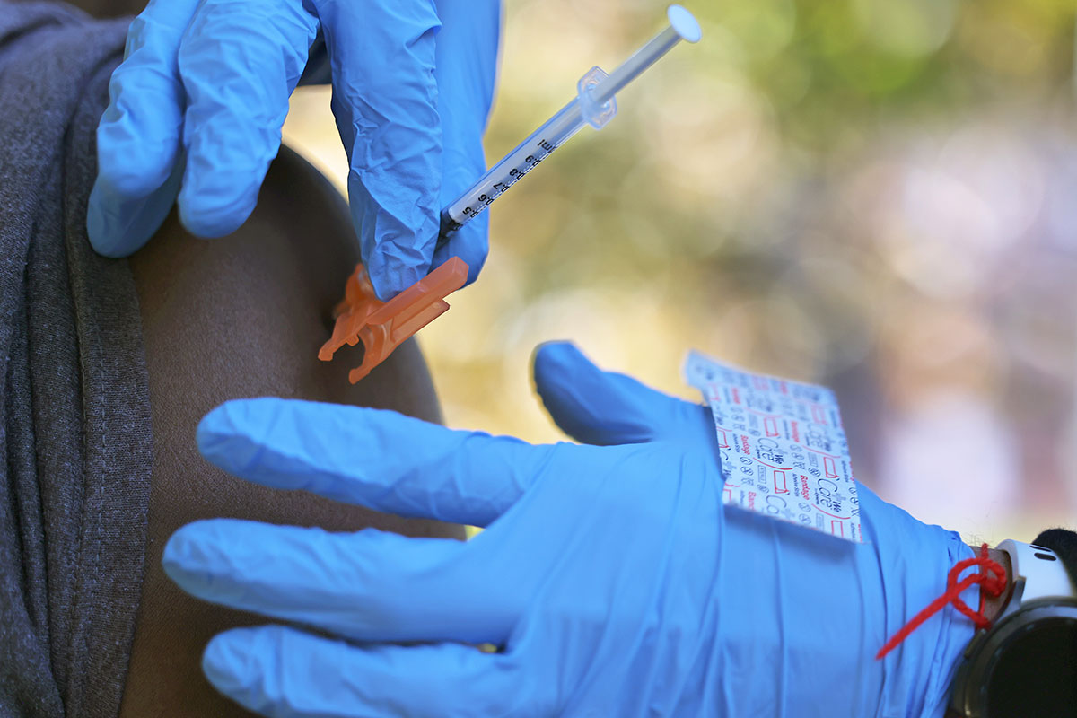 Covax alcanzó la meta de 1,000 millones de dosis de vacunas entregadas en países pobres.