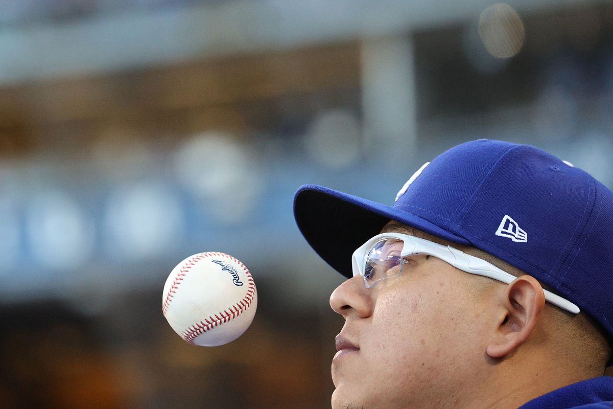Julio Urías solo tiene 25 años, pero enorme responsabilidad en los Dodgers.