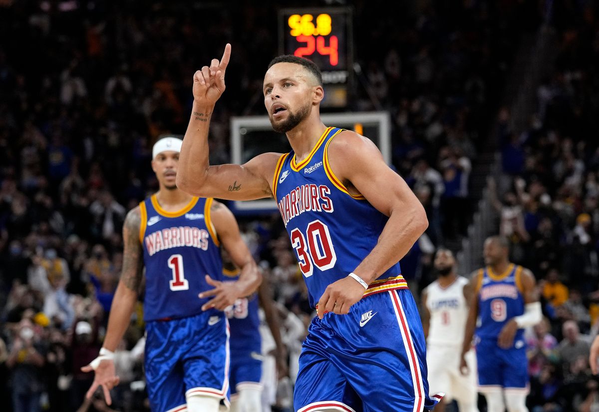 Stephen Curry fell a triple away from breaking another NBA record