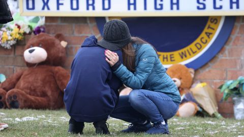 Luto por tiroteo en Oxford High School.