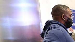 Aerolíneas cancelan vuelos en los días festivos por impacto de Ómicron en sus tripulaciones