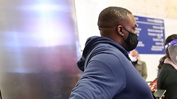 Aerolíneas cancelan vuelos en los días festivos por impacto de Ómicron en sus tripulaciones