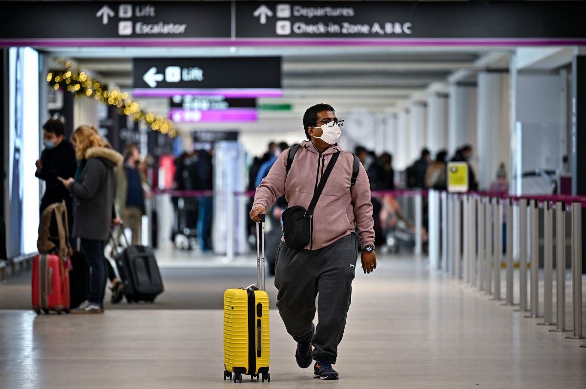 Máscaras cubrebocas en los aeropuertos.