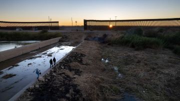 Inmigrantes en la frontera de Arizona