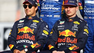 El piloto holandés Max Verstappen le agradeció a Checo Pérez todo el apoyo durante esta temporada.