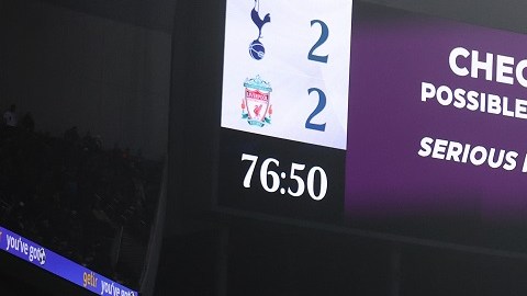 En la última jornada dominical sólo se pudo disputar el Tottenham vs Liverpool.