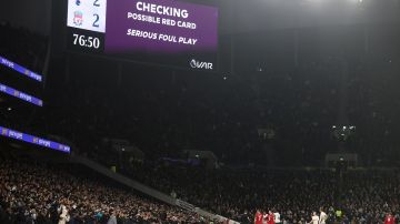 En la última jornada dominical sólo se pudo disputar el Tottenham vs Liverpool.