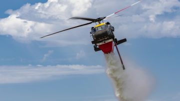 Helicóptero que combatía los incendios forestales en Argentina se desploma y deja dos muertos