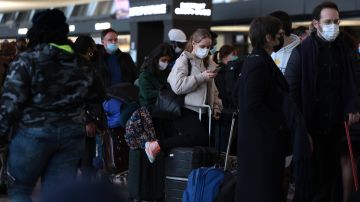 Por séptimo día, se cancelan 1,200 vuelos en EEUU ante ola de contagios por Ómicron