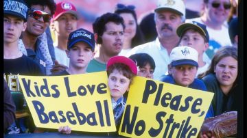 En 1994 los aficionados pedían que no se fuera a la huelga que detuvo la temporada de MLB.