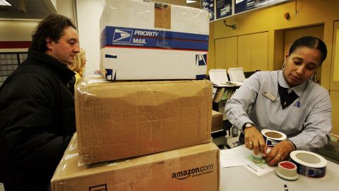 Fechas límites para enviar tus paquetes de Navidad por el USPS