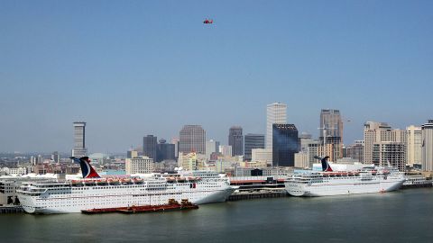 Crucero presenta casos de coronavirus al llegar a Nueva Orleans.