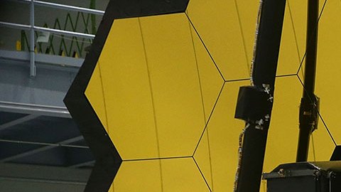 Mal tiempo obliga a un nuevo retraso en el lanzamiento telescopio James Webb al espacio