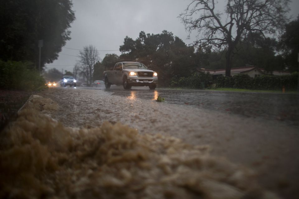Tormenta invernal inunda el sur de California, que tendrá más lluvia y