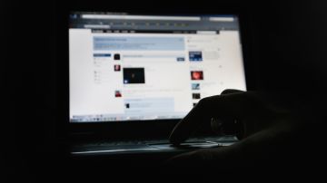 Facebook advierte de que 50,000 usuarios estarían en la mira de "cibermercenarios"