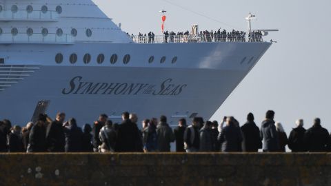 Se prohibió atracar a cuatro cruceros en distintos puertos por covid-19