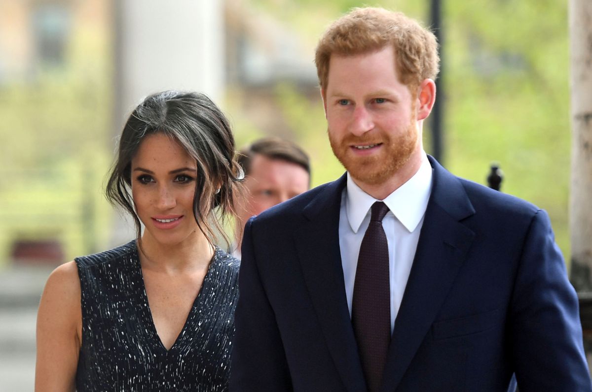 Meghan Markle and Prince Harry steal the show at Lakers playoff game