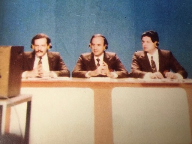 Von Rossum (centro) en el estudio de Televisa con Roberto Keoseyán y Alfonso Morales. /Cortesía Fernando Von Rossum