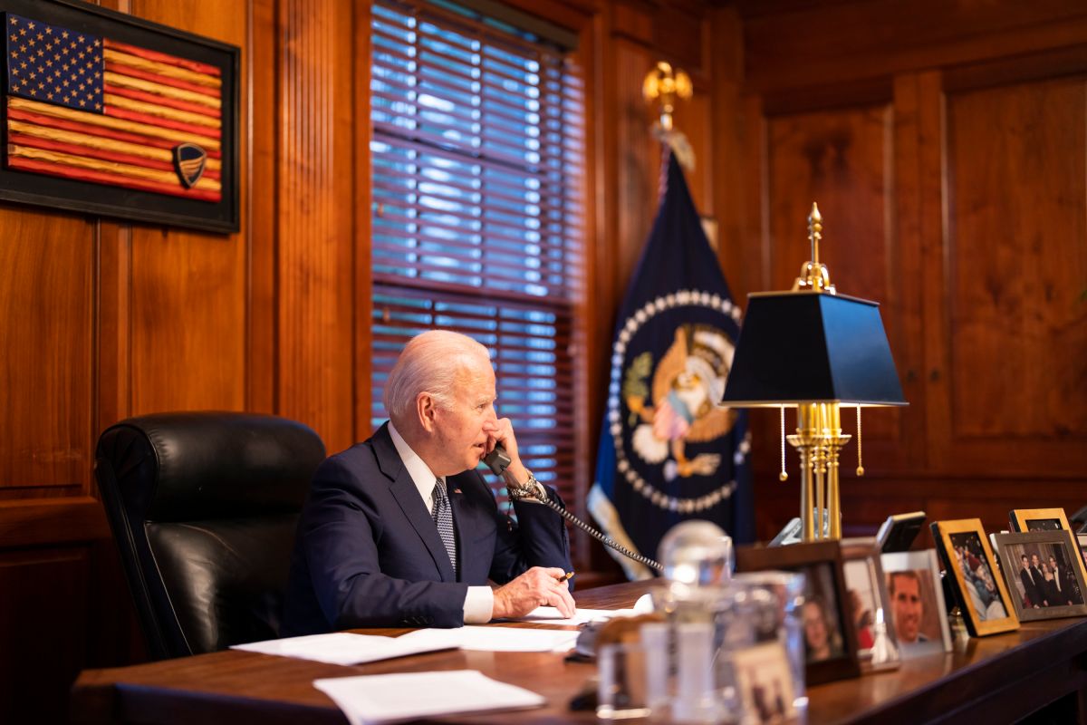 Biden and Putin talked for 50 minutes about the escalation of tensions in Ukraine