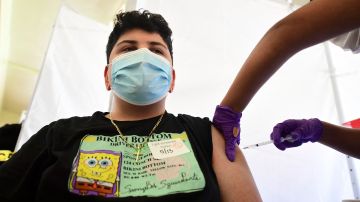 Junta escolar de Los Ángeles retrasa la aplicación del mandato de vacunas para estudiantes hasta el otoño de 2022