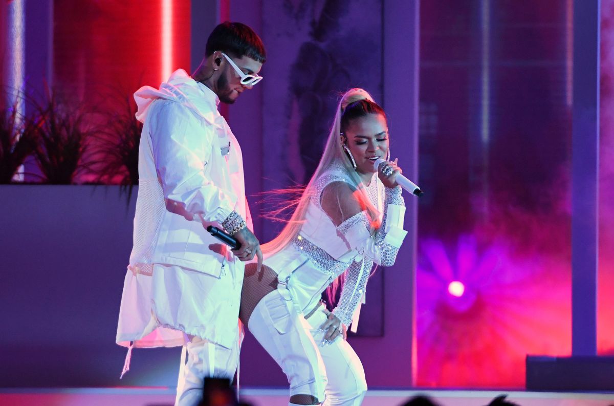 Karol G perrea very closely and not with Anuel AA but with Feid