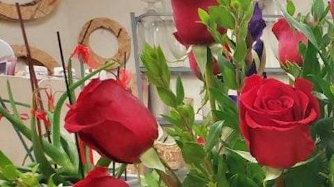 Maribelia Duarte, encuentra su vocación en los arreglos florales. (Cortesía)