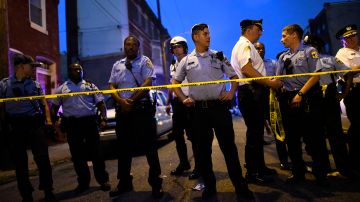 Más de 65 balas disparadas y 6 heridos en tiroteo registrado en Filadelfia, ciudad que rompió su marca de asesinatos