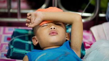Médicos advierten sobre “inusual” síntoma de Ómicron en los niños