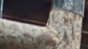 Voluntarios y trabajadores finalizan la decoración de las carrozas para el Desfile de las Rosas 2022 en el Rose Bowl de Pasadena. (Jacqueline García/La Opinión)