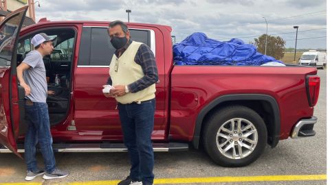 Paisanos viajan a México por fiestas de fin de año.