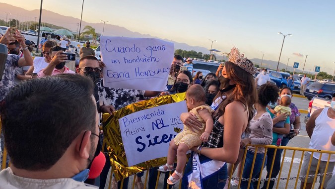 Sirey Morán es recibida por su gente en Honduras