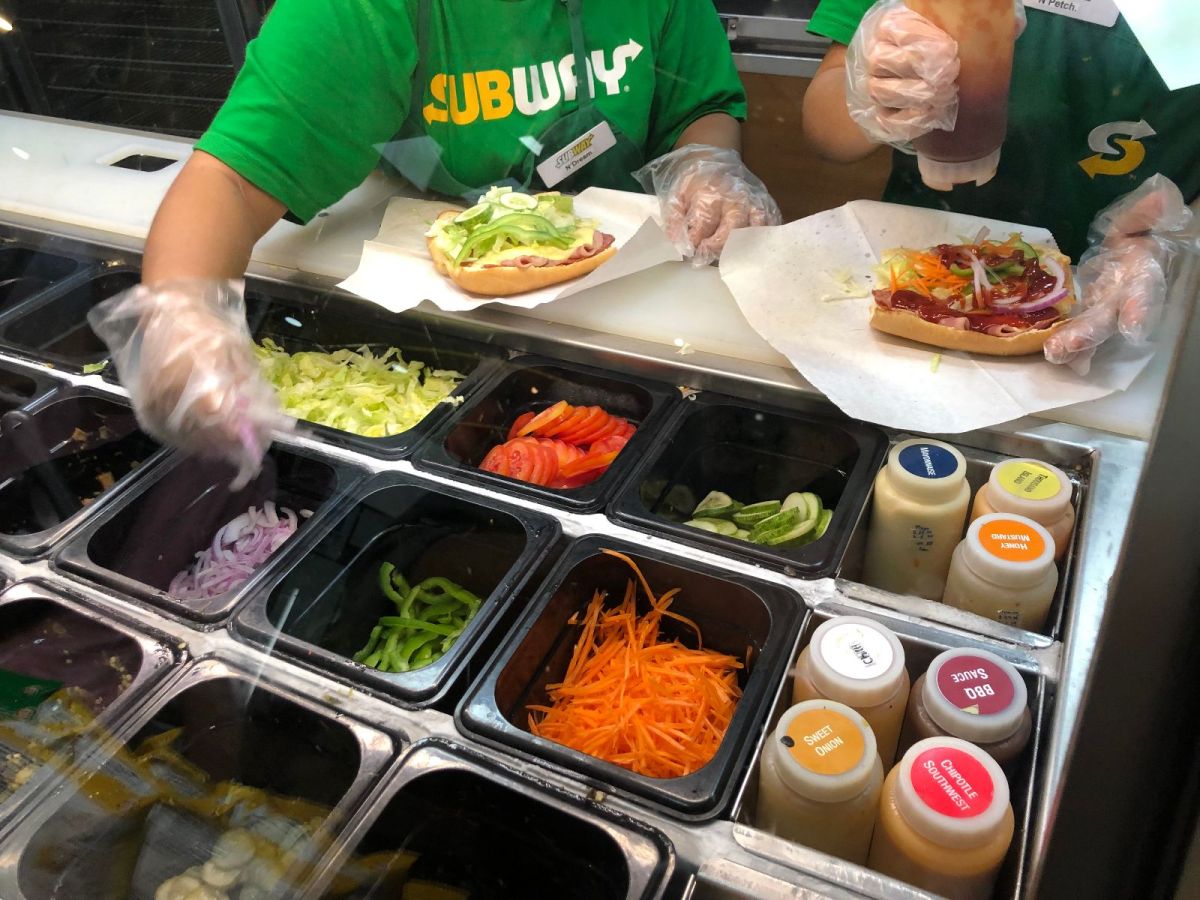 Jovem bêbada pede sanduíche inusitado no Subway, e foto viraliza na web -  06/09/2019 - UOL Notícias