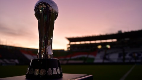 León, Guanajuato, 9 de diciembre de 2021. Trofeo de la Liga MX, durante el partido de la Final ida del torneo Grita México Apertura 2021 de la Liga BBVA MX, entre Esmeraldas de León y Rojinegros de Atlas, celebrado en el estadio León. Foto: Imago7/Sebastián Laureano Miranda