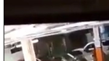 Sicarios disparan a joven y luego le pasan una camioneta encima.