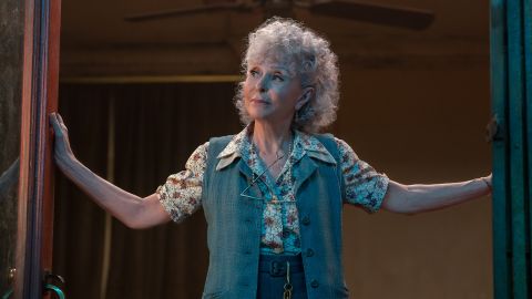 Rita Moreno como Valentina en la nueva "West Side Story" dirigida por Steven Spielberg.