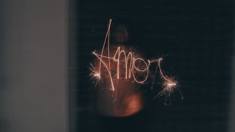 Manifestar tu deseo de amor a través de los rituales puede acercarte a tu pareja ideal.