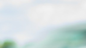 Foto de la mano de una persona sobre le volante