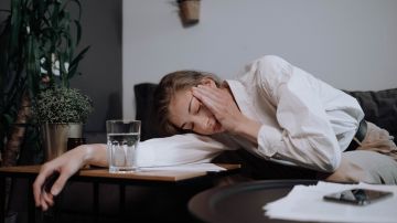 La astróloga dijo que uno de los principales síntomas de estas maldiciones es el cansancio.